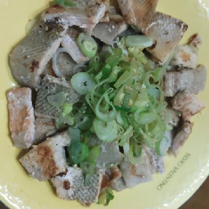 鮭ハラスがたくさんあったので作りました！
とっても美味しかったです(*^^*)